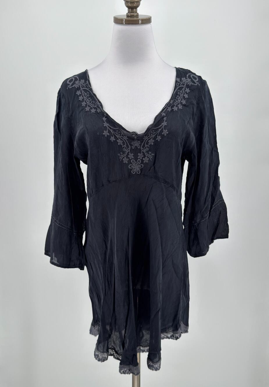 Johnny Was Black V Neck Floral Embroidered 3/4 Bell Sleeve Tunic Top Sz S
